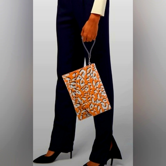 NWT Ted Baker London Black, Burnt Sienna, White ART-ish Cheetah Envelope Clutch - Picture 2 of 12